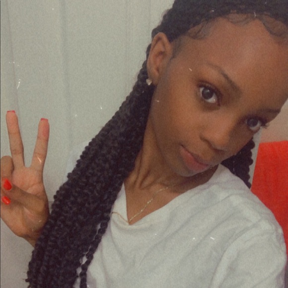 Meet your Posher, Gigi - Picture 3 of 4